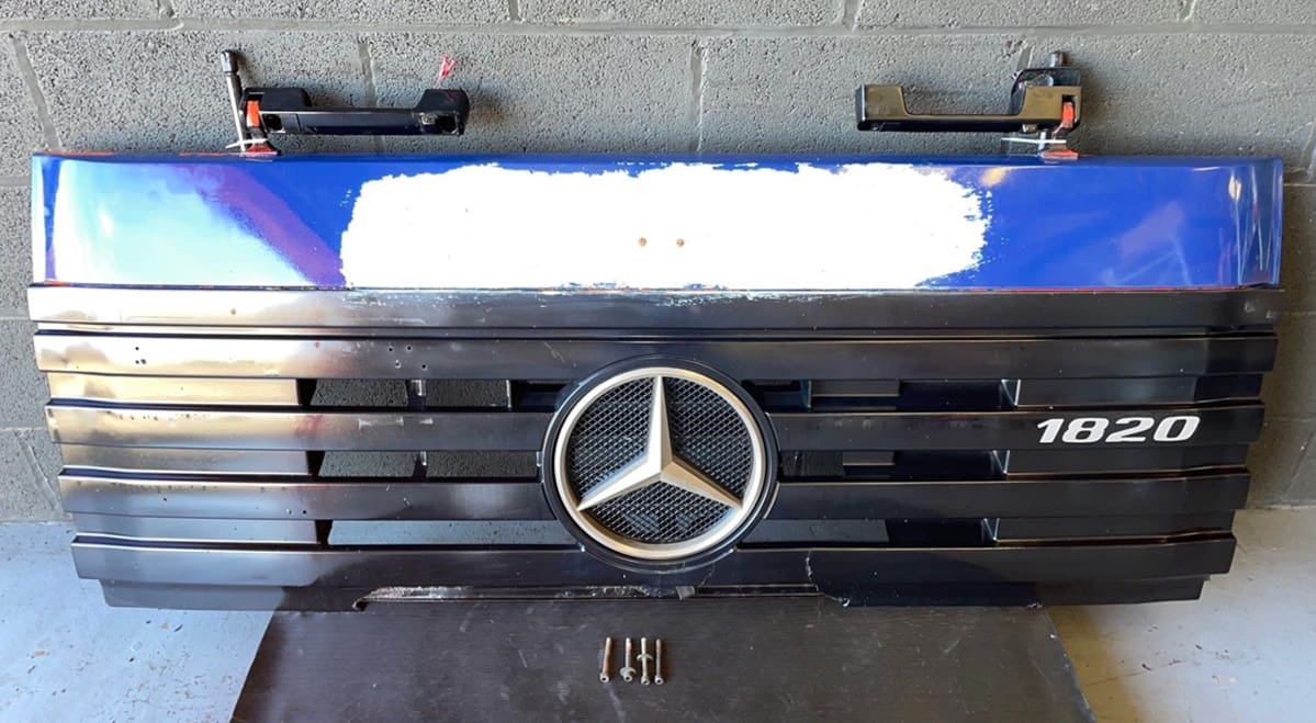 Mercedes 1820 Bonnet Grill Inc Fixtures Vintage